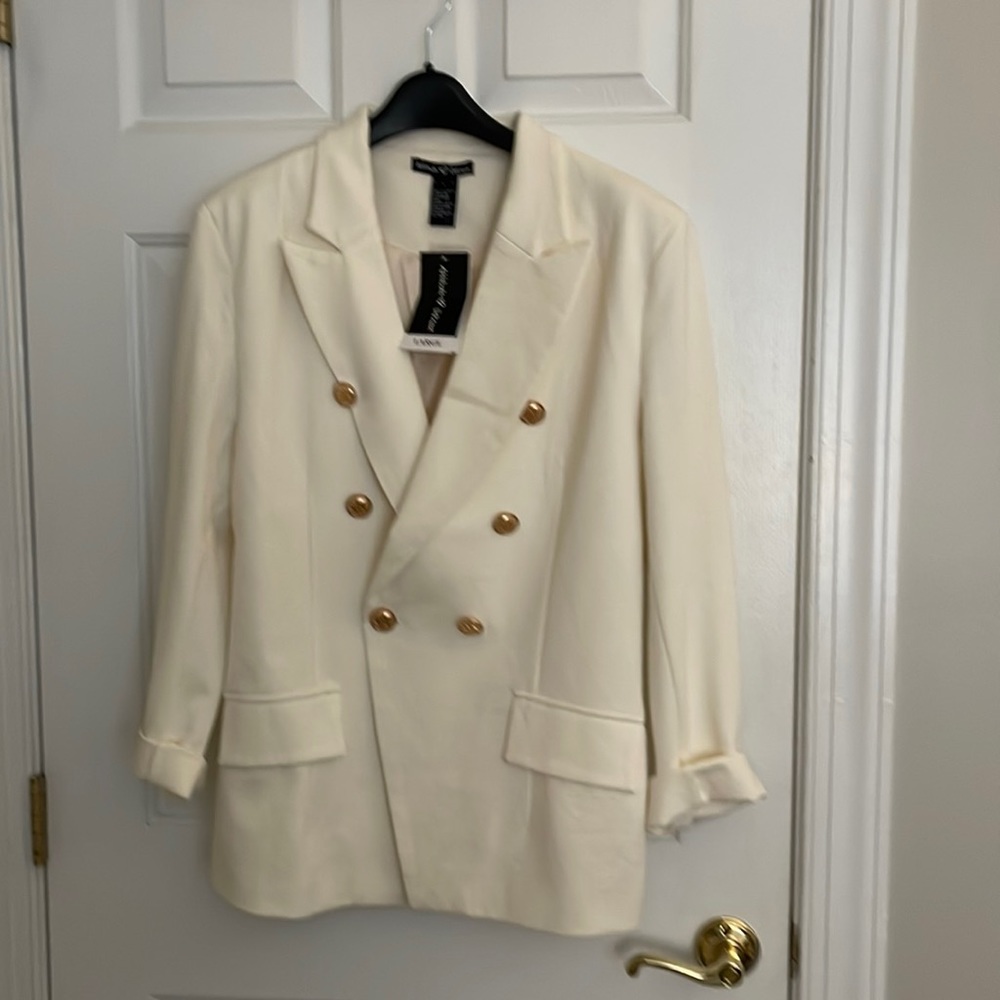 Cream double breasted women’s blazer. NWT